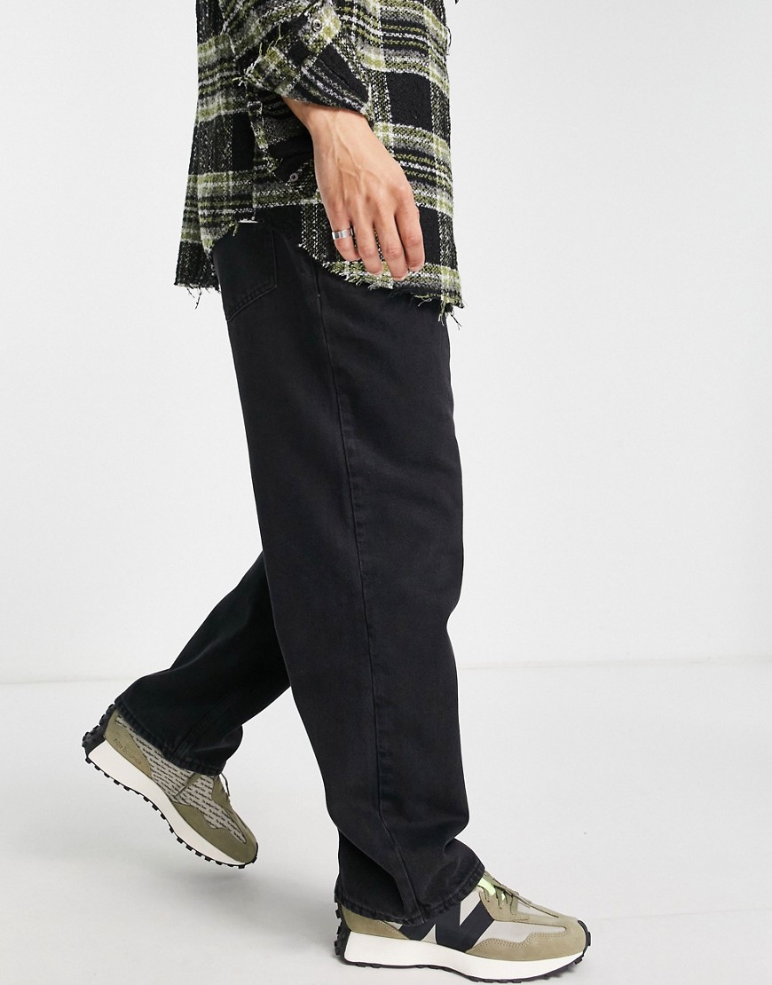 фото Широкие джинсы черного цвета со складками bershka-черный цвет