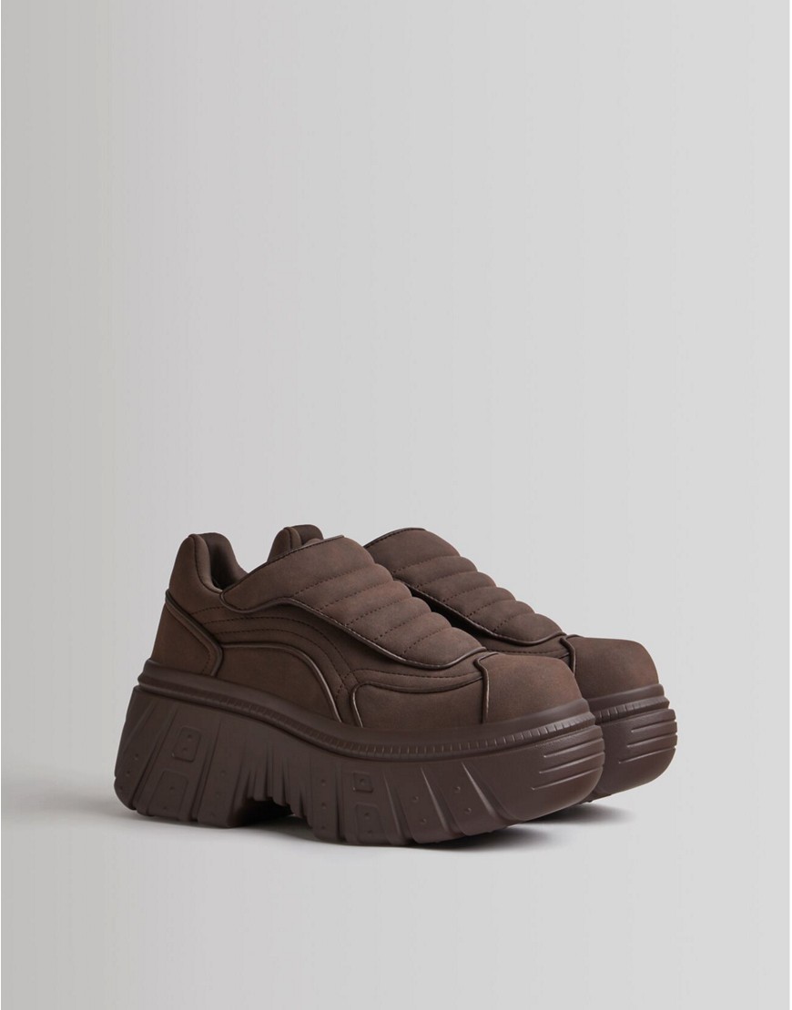 фото Шоколадно-коричневые кроссовки на массивной подошве bershka-коричневый цвет