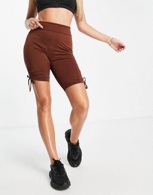 фото Шоколадно-коричневые спортивные шорты-леггинсы с завязками по бокам threadbare fitness-коричневый цвет
