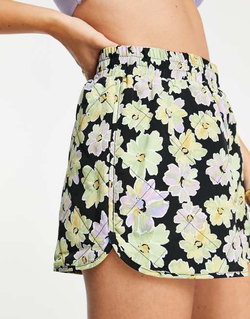 Shorts acampanados on sale