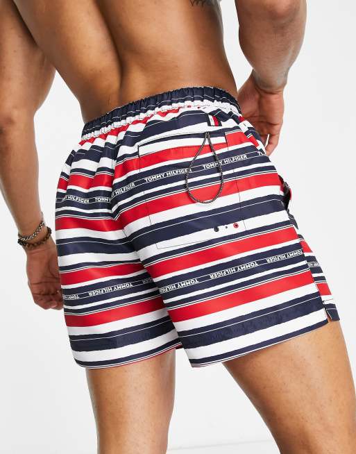 Shorts de baño a rayas azul marino y rojas de Tommy Hilfiger, 2 de 4
