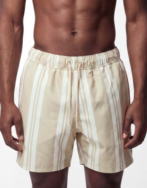 Shorts de baño a rayas beis de largo medio de ASOS DESIGN, 4 de 5