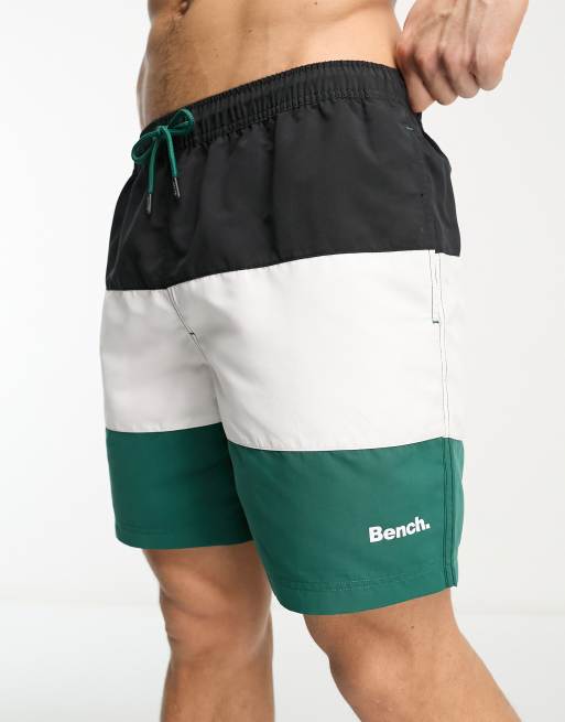 Shorts de baño alargados negros, blancos y verdes con diseño color block de Bench