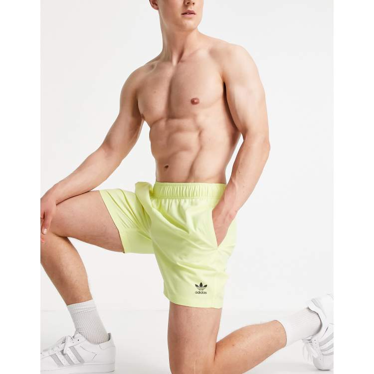 Shorts de bano amarillos basicos de adidas Originals ASOS