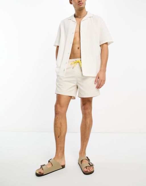 Shorts de baño color crema con logo pequeño de GANT