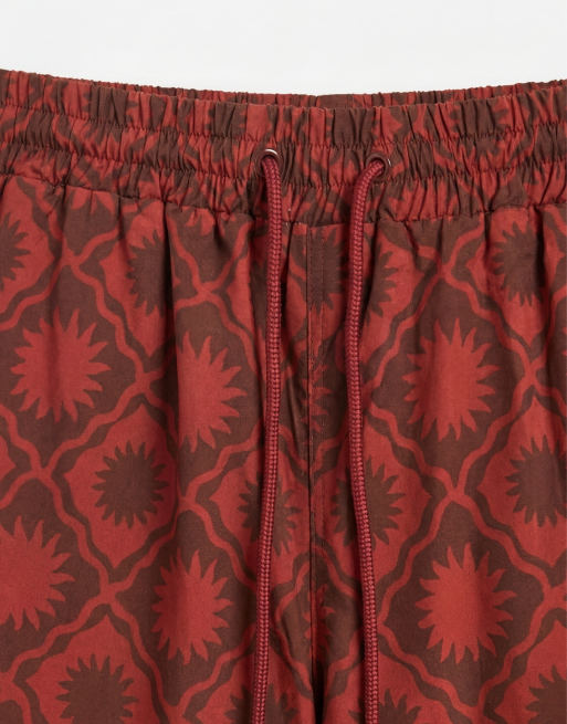 Shorts de baño color óxido con estampado de reloj solar de South Beach, 8 de 9