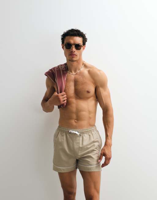 Shorts de baño color piedra con ribete en contraste de Aray, 4 de 9