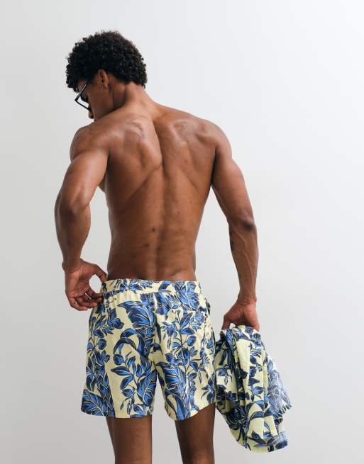 Shorts de baño con estampado floral tropical y cordón ajustable Resort de Tommy Hilfiger, 5 de 5