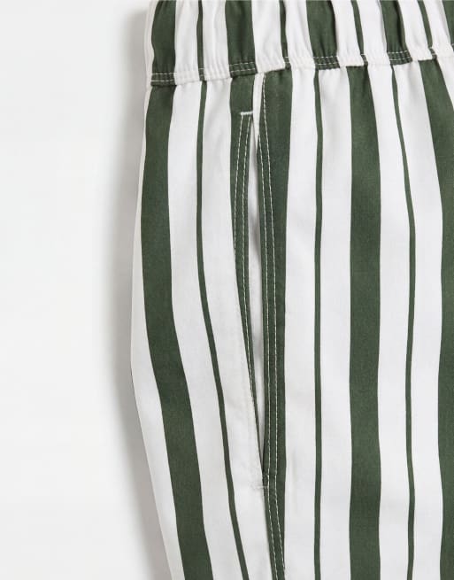 Shorts de baño cortos a rayas verdes y blancas de ASOS DESIGN, 8 de 9