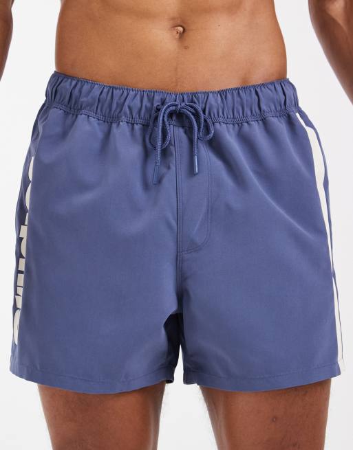 Shorts de baño cortos azul marino con estampado posicional de ASOS DESIGN, 4 de 5