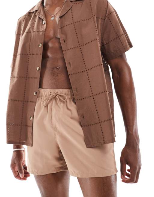 Shorts de baño cortos color camel de ASOS DESIGN  