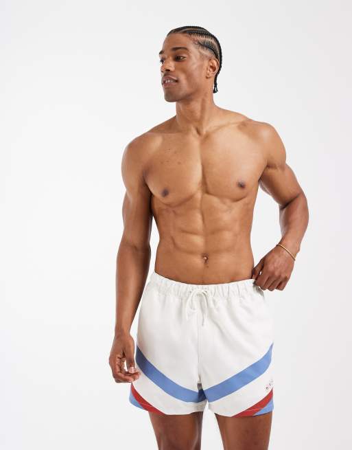 Shorts de baño cortos color crema con estampado posicional de ASOS DESIGN