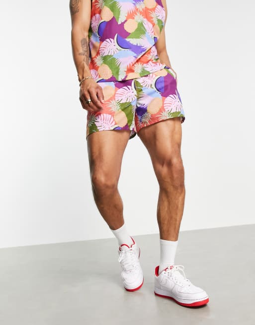 Shorts de baño cortos con estampado de piñas de ASOS DESIGN (parte de un conjunto), 4 de 4