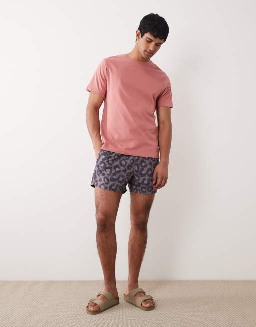 Shorts de baño cortos marrones con estampado de leopardo de ASOS DESIGN, 2 de 5