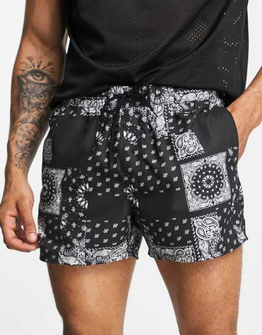 Shorts de baño cortos negros con estampado de cachemir de ASOS DESIGN, 2 de 4