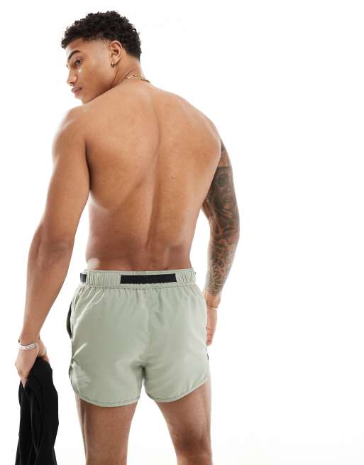 Shorts de bano cortos verde salvia con cinturon de cincha de ASOS DESIGN ASOS
