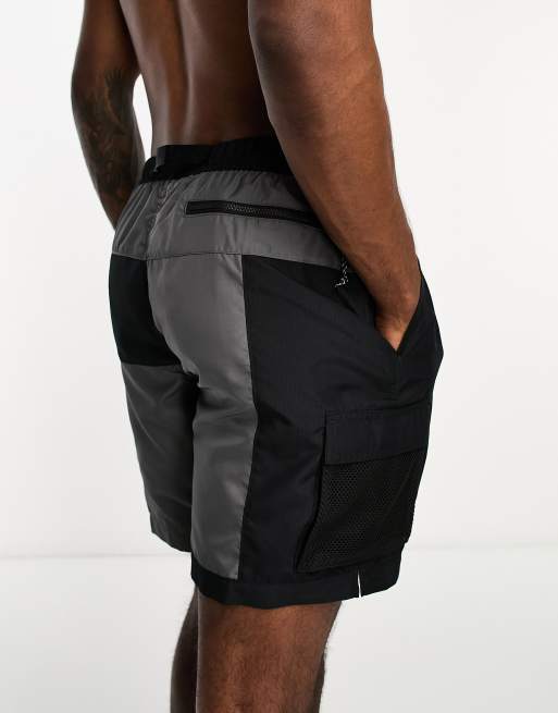 Shorts de baño de 7" negros con varios bolsillos Explore Volley de Nike Swimming , 4 de 4