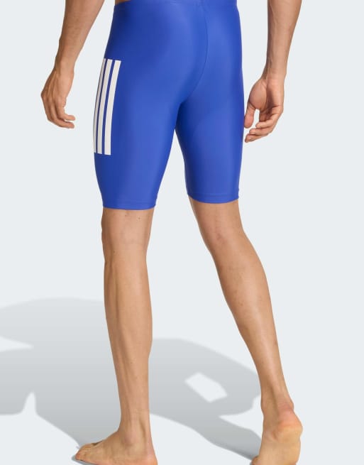 Shorts de baño de 8" azul intenso y blancos estilo jammers con 3 rayas de adidas Performance, 2 de 4