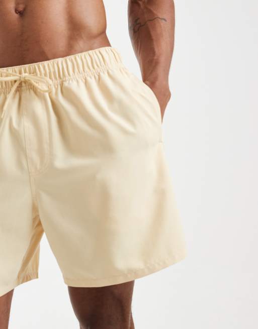 Shorts de baño de largo medio amarillos de ASOS DESIGN, 3 de 5