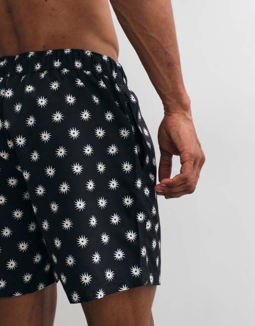 Shorts de baño de largo medio negros con diseño estampado de ASOS DESIGN, 4 de 5