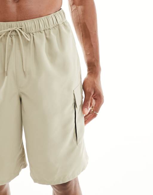 Shorts de baño largos color piedra con bolsillos cargo de ASOS DESIGN, 3 de 4