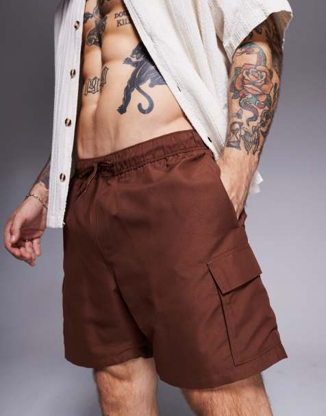 Shorts de baño marrón oscuro de largo medio con bolsillos cargo de ASOS DESIGN - view 1