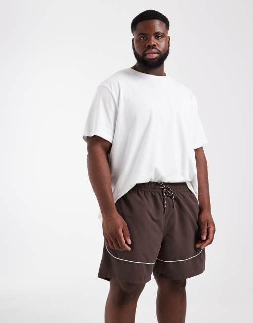 Shorts de baño marrones de largo medio con ribetes blancos en contraste de ASOS DESIGN, 2 de 6