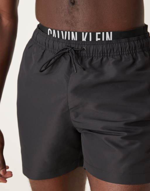 Shorts de baño negros con logo en la cinturilla de Calvin Klein, 3 de 4
