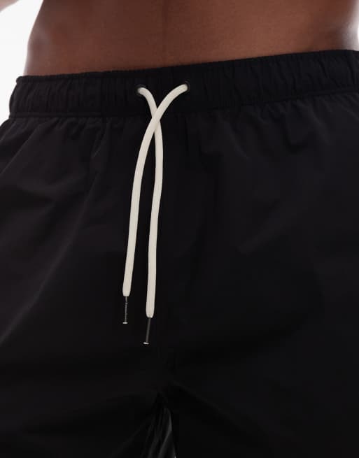 Shorts de baño negros de largo medio con cordón ajustable de ARKET, 3 de 4