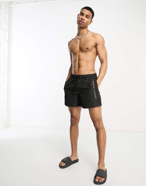 Shorts de baño negros de largo medio con cordón ajustable The Original de Tommy Hilfiger, 3 de 4
