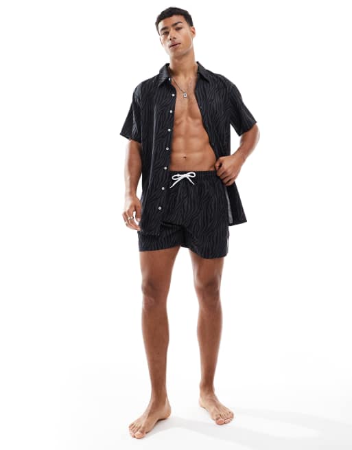 Shorts de baño negros para hombre con estampado de tigre de OOSC, 2 de 5