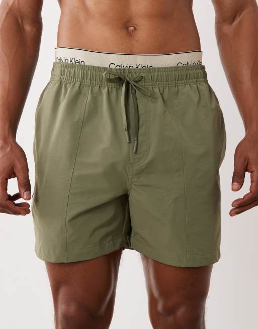 Shorts de baño verdes con cordón ajustable y logo en la cinturilla de Calvin Klein, 4 de 5