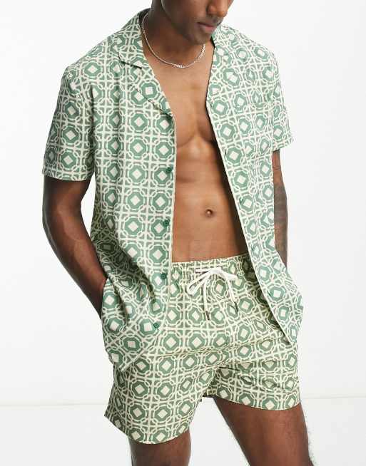 Shorts de baño verdes con estampado de mosaico de Another Influence (parte de un conjunto)