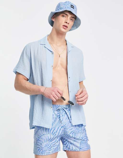 Shorts de ba o y sombrero de pescador azules con estampado