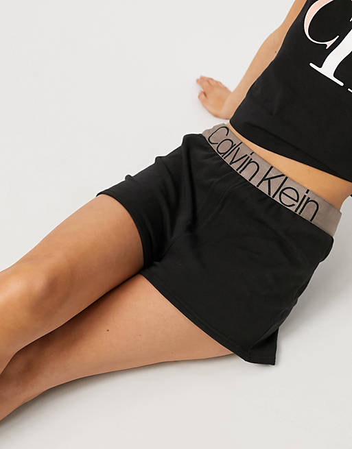 Shorts de estar por casa negros con logo metalizado de punto Icon de Calvin Klein