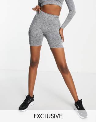 Shorts grises sin costuras exclusivos en ASOS de The North Face Training