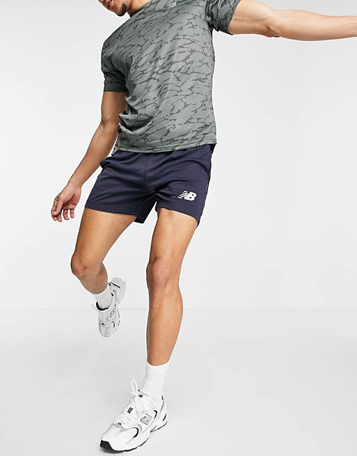 Hombre Pantalones cortos | Shorts negros de fútbol de New Balance - JF27478