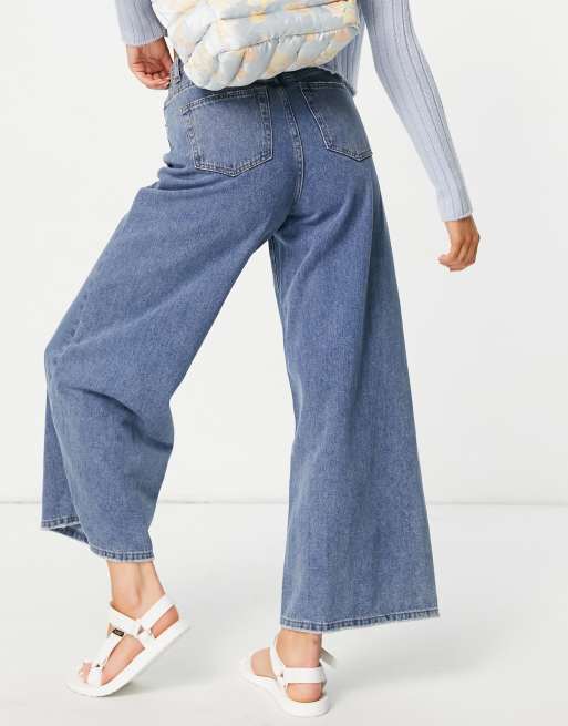 Signature 8 high waisted wide leg jeans in mid wash, 2 of 4