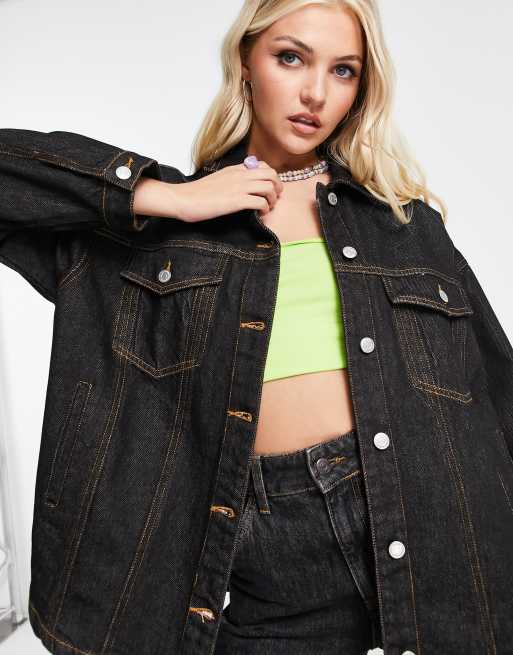 Signature 8 – Mörktvättad jeansjacka i oversize
