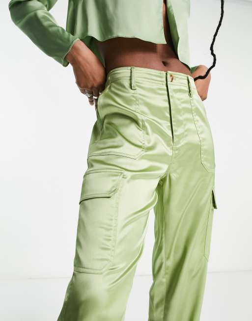 Signature 8 – Satin-Cargohose mit geradem Schnitt in Grün, 3 von 4