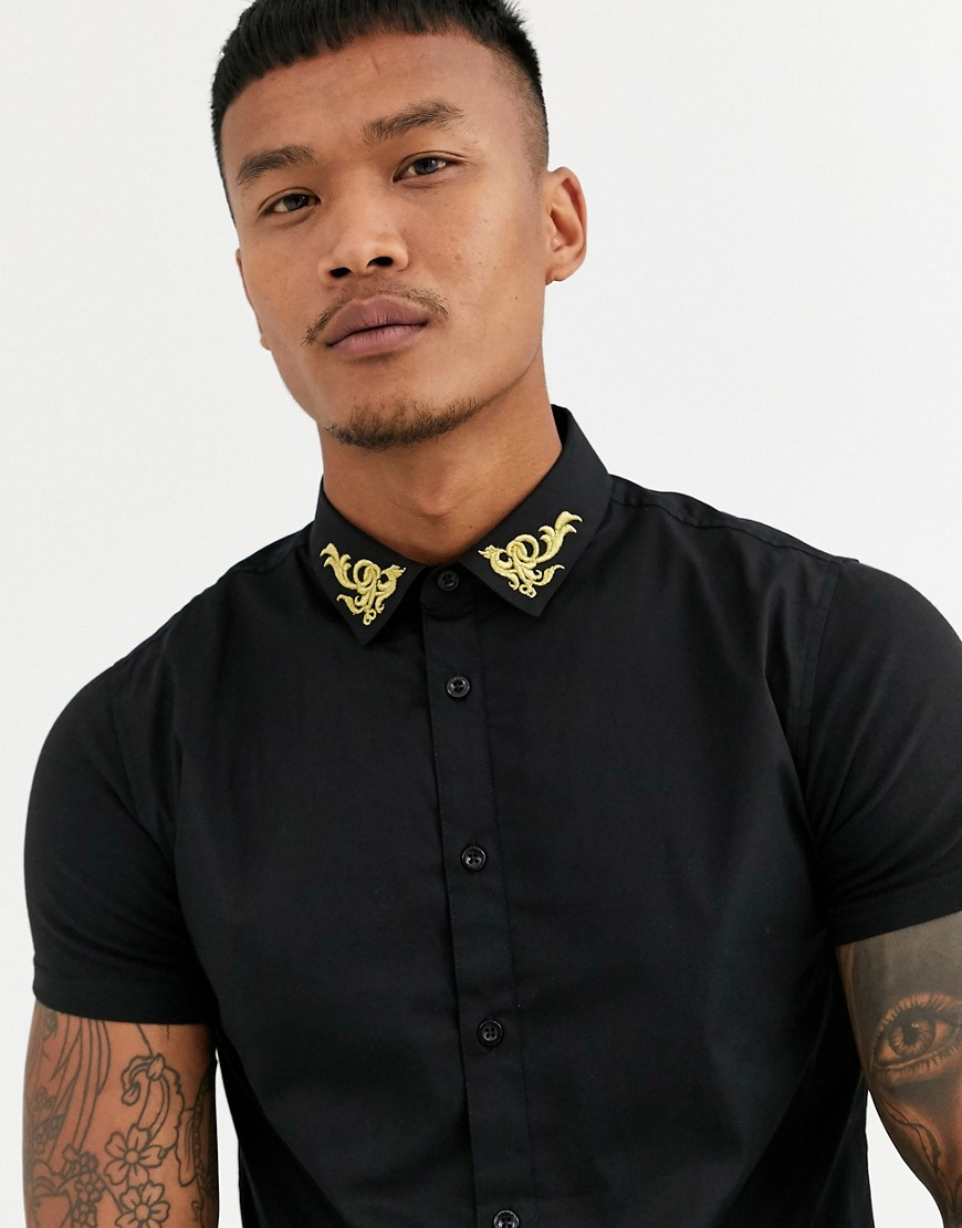 SikSilk - Camicia attillata a maniche corte nera con dettagli oro sul colletto-Nero