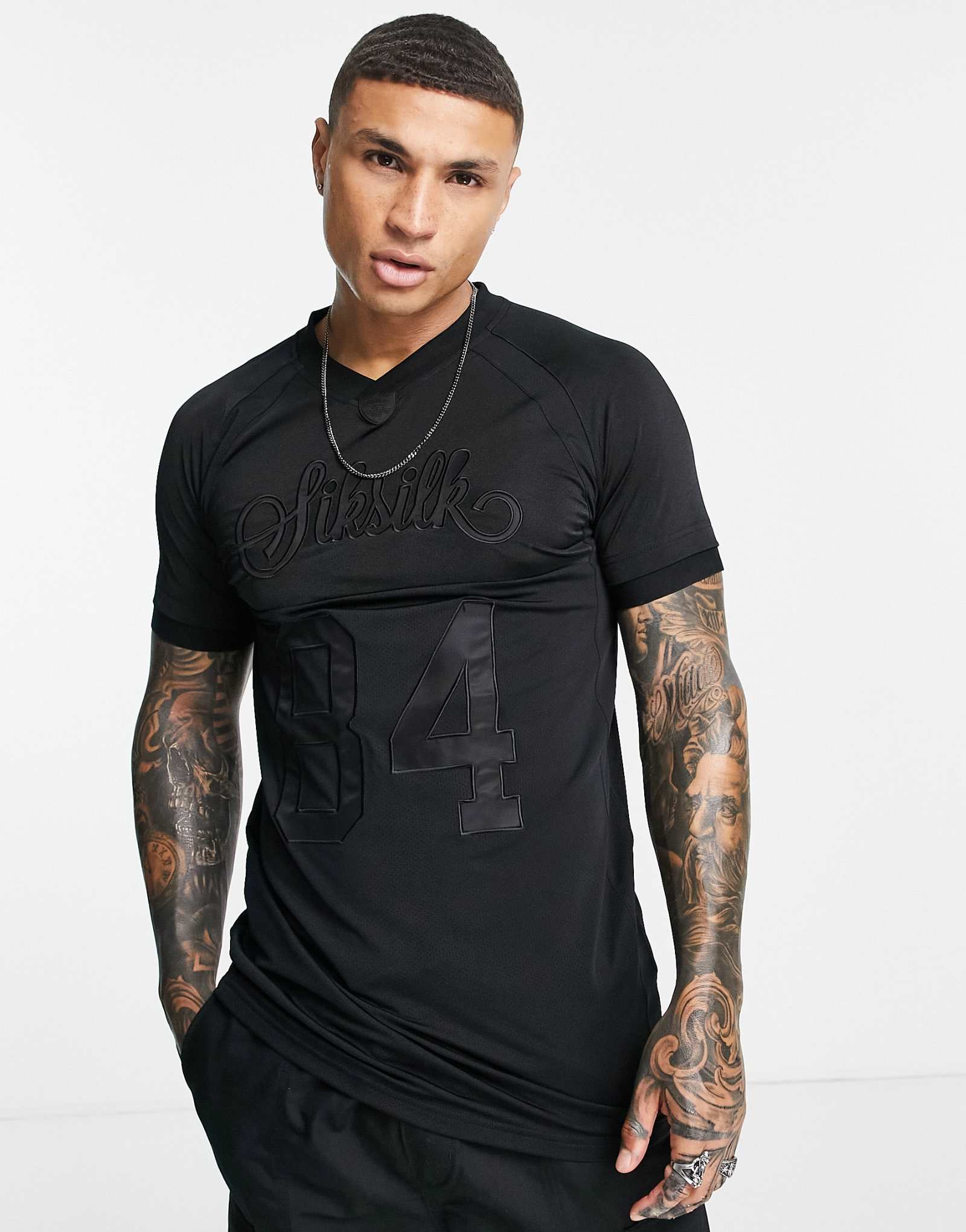 Черная футболка с цветочным принтом и логотипом SikSilk