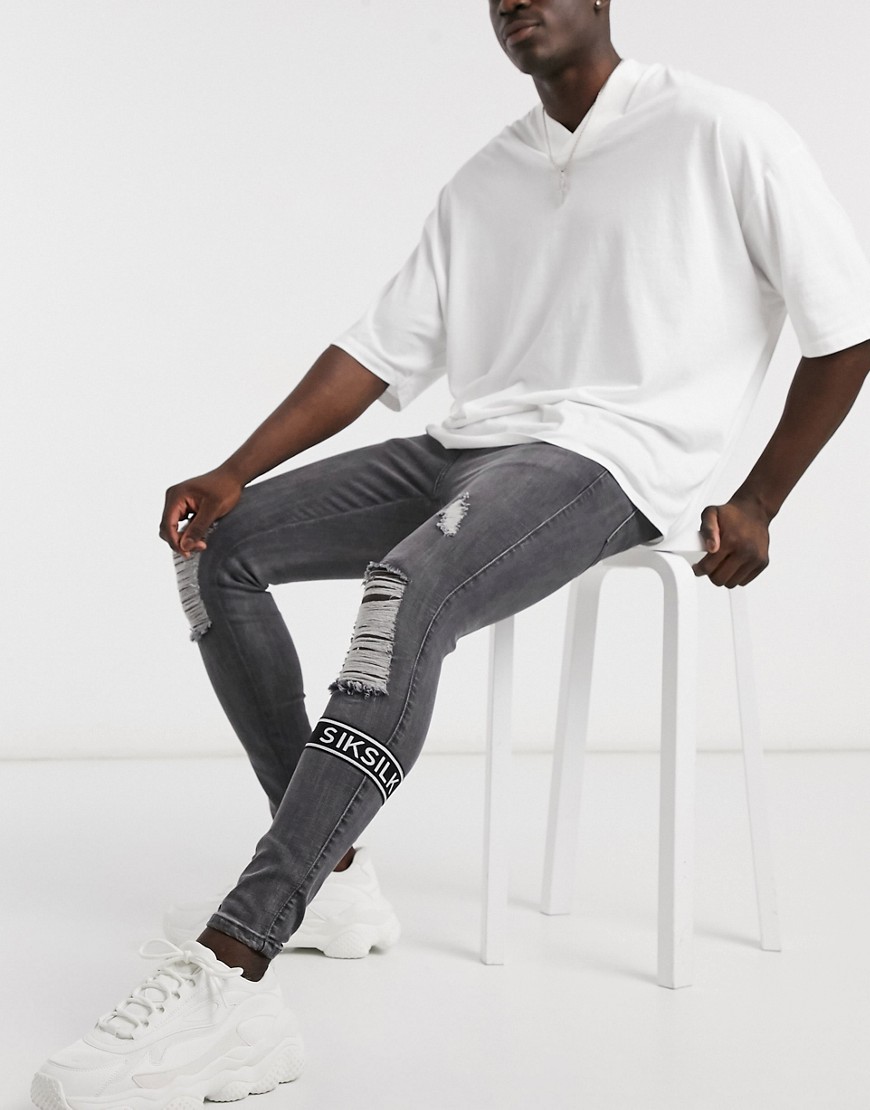 Siksilk - Skinny jeans met gescheurde knie en logo in zwart met wassing