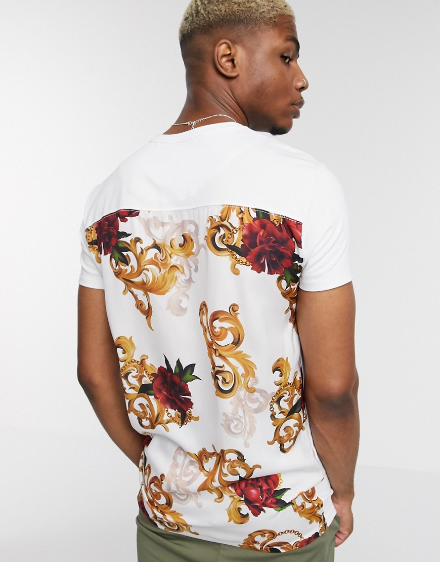 SikSilk – Vit t-shirt med blommigt mönster baktill