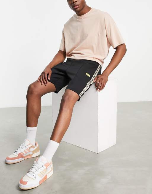 SilkSilk - Infinite - Pantaloncini con pieghe neri con righe laterali