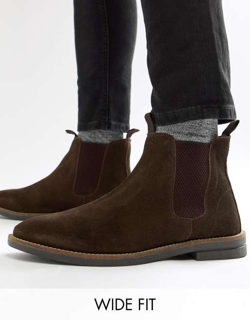 chelsea boot with wide toe box