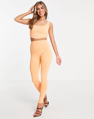 Simmi – Hose in Orange mit seitlichem Schlitz