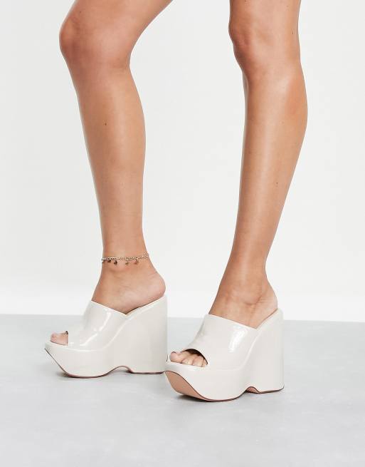 Simmi – Ljusbeige lackade mules med platå och bred passform, 4 av 4
