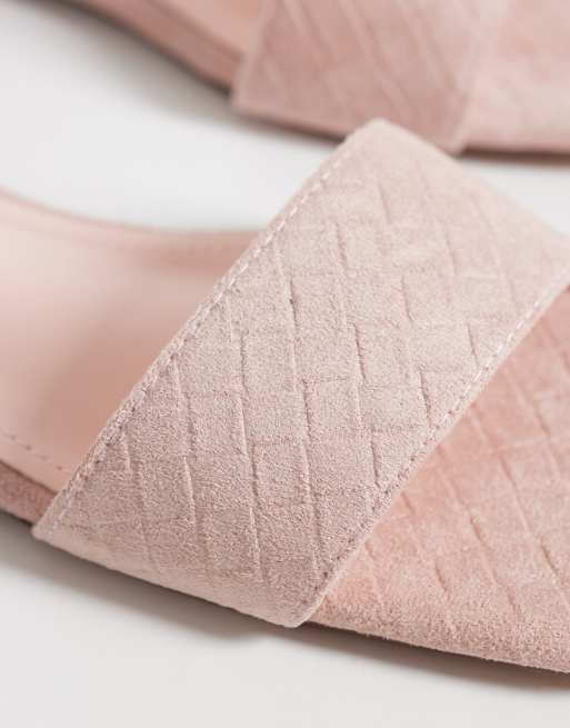 Simmi London Anika slip-on sandaler med präglad yta i rosa mockaimitation, 3 av 4