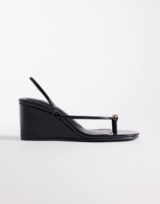 Simmi London - Anya - Sandali neri con zeppa e dettaglio tonalità oro